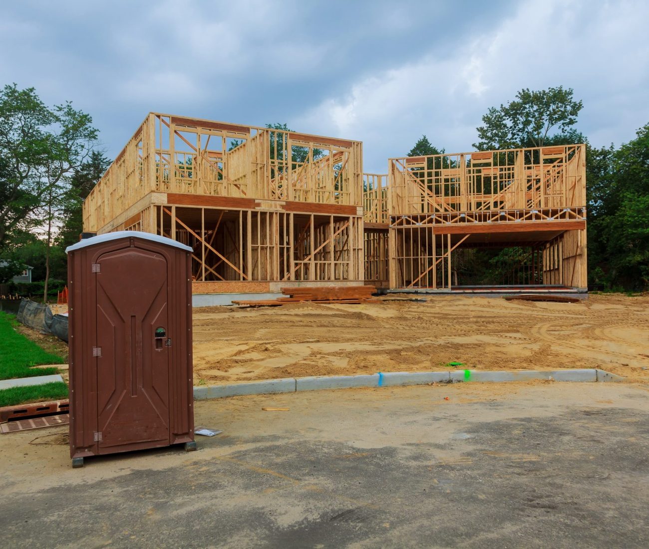 portable-restroom-on-a-new-structure-near-a-new-ho-2023-11-27-05-07-09-utc (1)